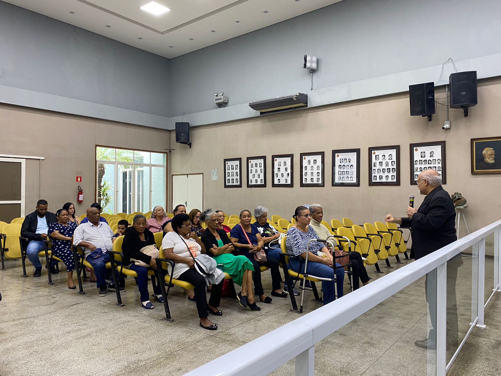 Câmara recebe Melhor Idade do CRAS Jardim do Colégio